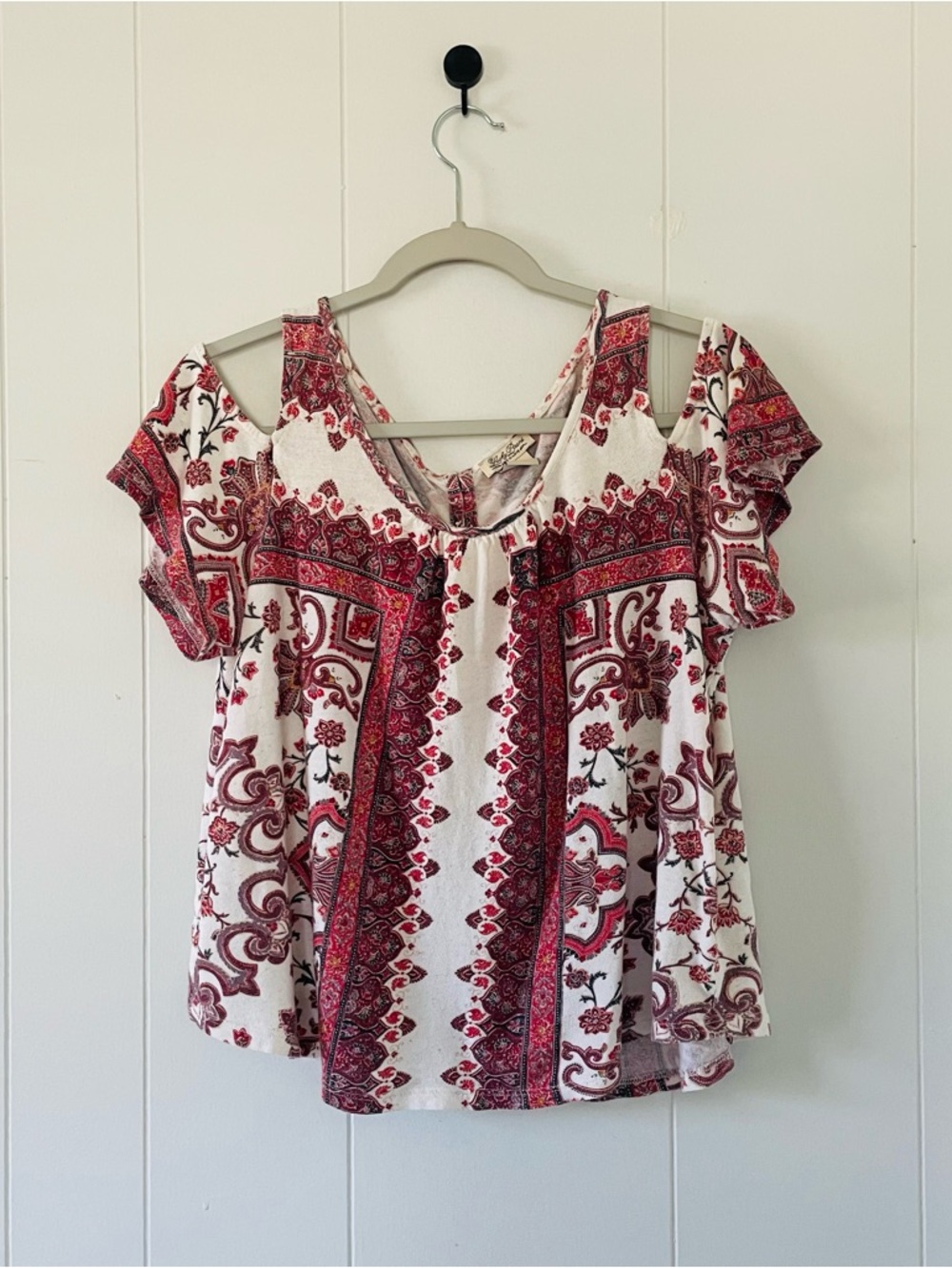 Lucky Brand White and Red Paisley Cold-Shoulder Blouse